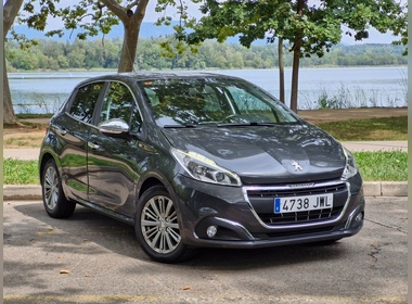 Peugeot - 208