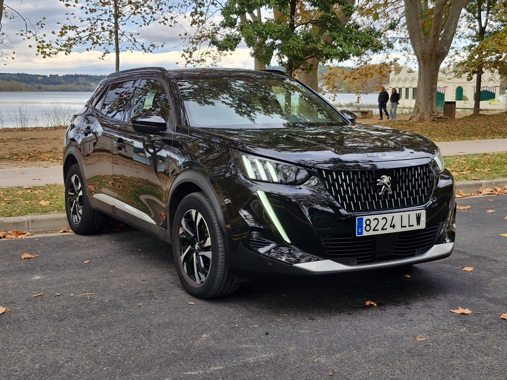 Peugeot 2008 GT HDI foto miniatura